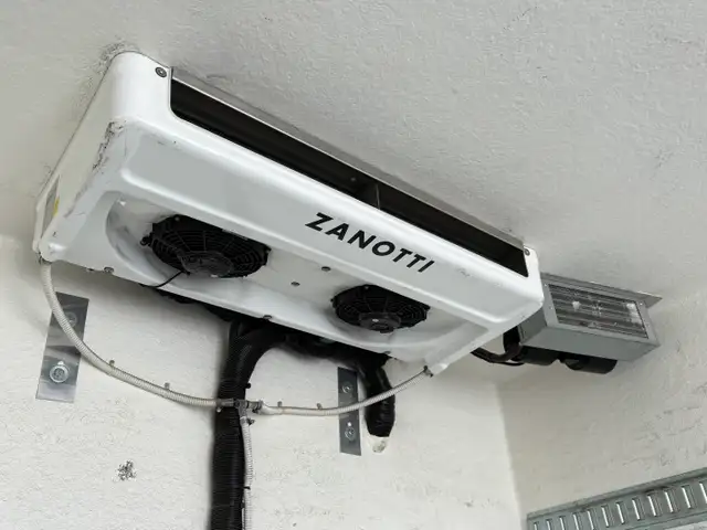 2023 Ford E-Series Cutaway 15' REEFER /HEATER, RAMP  LOADED! - Photo 3