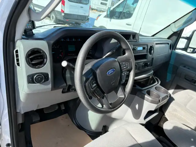 2023 Ford E-Series Cutaway 15' REEFER /HEATER, RAMP  LOADED! - Photo 5