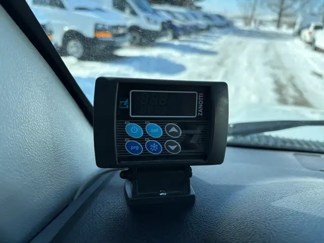 2023 Ford E-Series Cutaway 15' REEFER /HEATER, RAMP  LOADED! - Photo 9