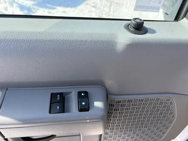 2023 Ford E-Series Cutaway 15' REEFER /HEATER, RAMP  LOADED! - Photo 13