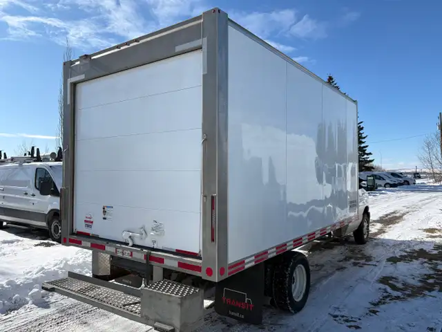 2023 Ford E-Series Cutaway 15' REEFER /HEATER, RAMP  LOADED! - Photo 28