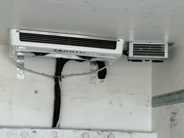 2023 Ford E-Series Cutaway 15' REEFER /HEATER, RAMP  LOADED! - Photo 33