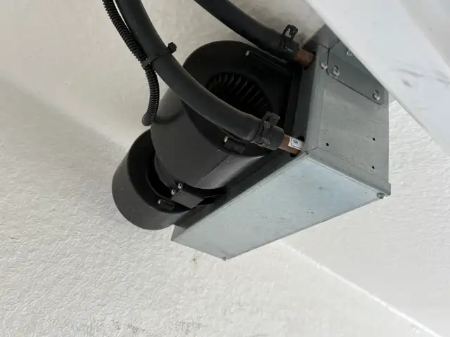 2023 Ford E-Series Cutaway 15' REEFER /HEATER, RAMP  LOADED! - Photo 40