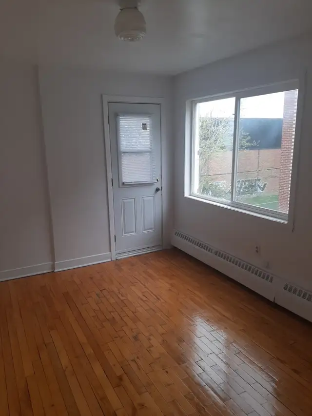 Lasalle 3 ½ disponible pour maintenant ou mars ayant 2 chambres - Photo 3