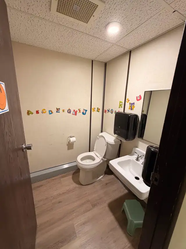 mobile home/classroom - Photo 4