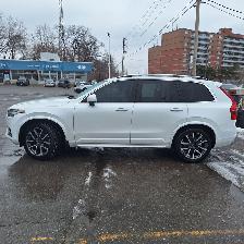 2016 Volvo XC90 T6 Momentum AWD, 2.0l 4cyl, 7 passenger - Photo 5