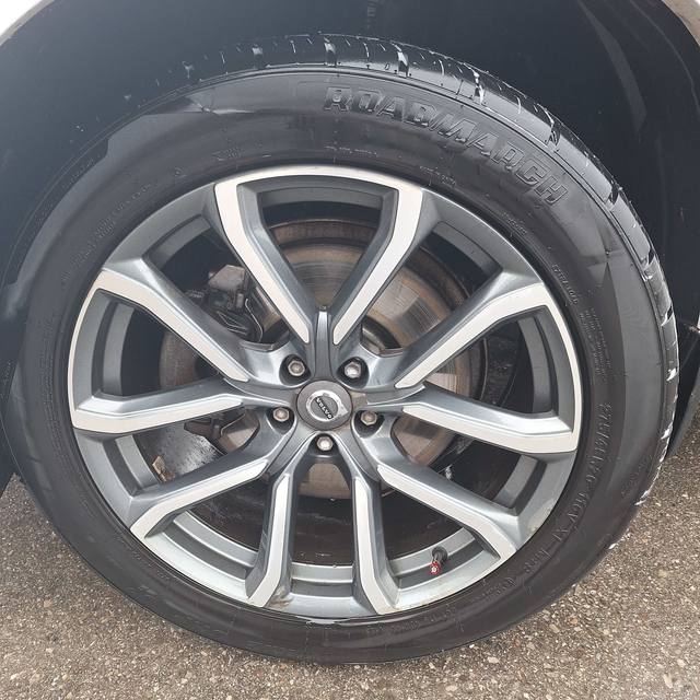 2016 Volvo XC90 T6 Momentum AWD, 2.0l 4cyl, 7 passenger - Photo 12