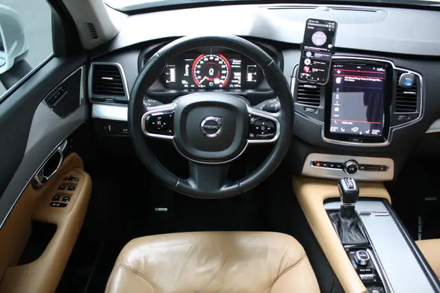 2016 Volvo XC90 T6 Momentum AWD, 2.0l 4cyl, 7 passenger - Photo 14