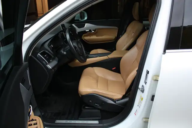 2016 Volvo XC90 T6 Momentum AWD, 2.0l 4cyl, 7 passenger - Photo 15