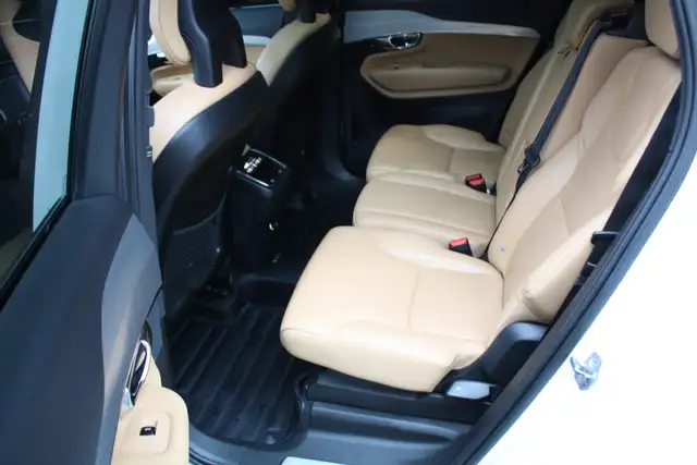 2016 Volvo XC90 T6 Momentum AWD, 2.0l 4cyl, 7 passenger - Photo 16
