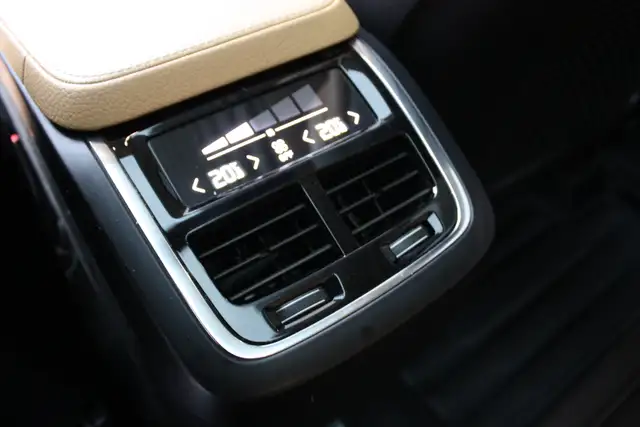 2016 Volvo XC90 T6 Momentum AWD, 2.0l 4cyl, 7 passenger - Photo 17