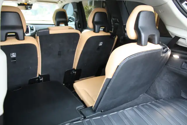 2016 Volvo XC90 T6 Momentum AWD, 2.0l 4cyl, 7 passenger - Photo 19