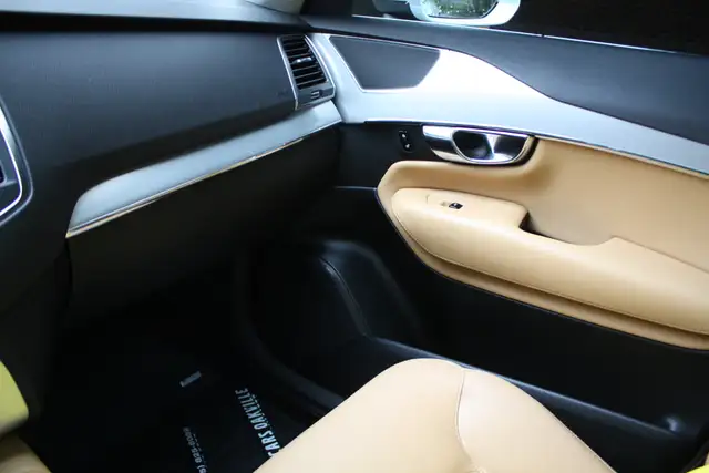 2016 Volvo XC90 T6 Momentum AWD, 2.0l 4cyl, 7 passenger - Photo 24