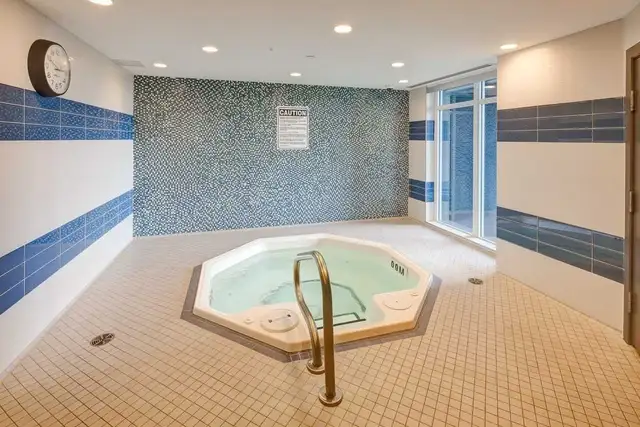 Furnished 1 bedroom LuxuryCondo with wifi parking Yonge&Steeles - Photo 6