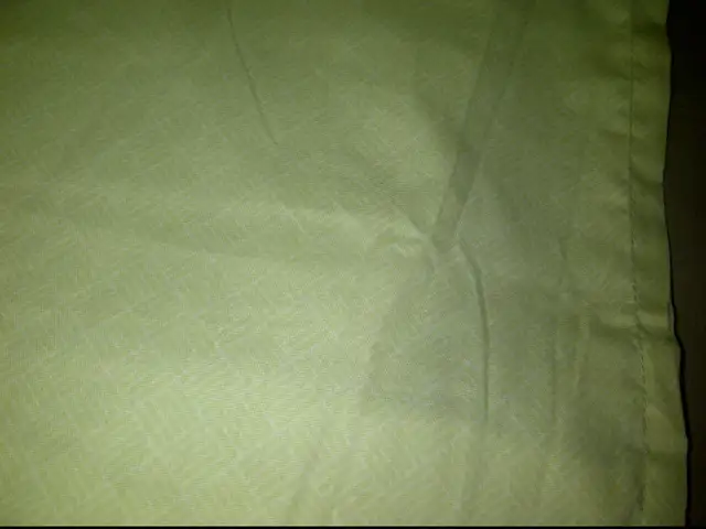 BELLE JUPE NEUVE VERTE PALE BLANCHE POUR LIT KING: $10.00