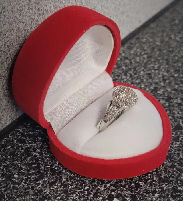 Sz 7 1/4 Gold 14K 0.5Ct. Halo Diamond Ring (22691989) - Photo 2