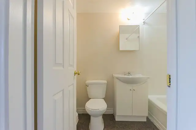 Bright One Bedroom Apartment Near Downtown Sudbury - Photo 8