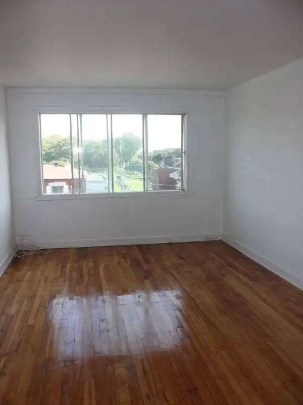Lager 4 1/2 hardwood floors apartment In Lachine for Rent !!