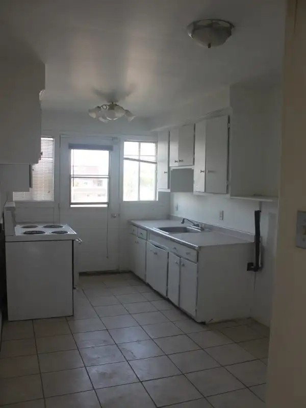 Lager 4 1/2 hardwood floors apartment In Lachine for Rent !! - Photo 4