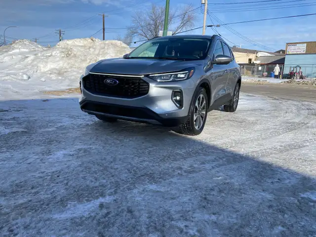 2024 ford  escape platinum AWD low km 35000 - Photo 2