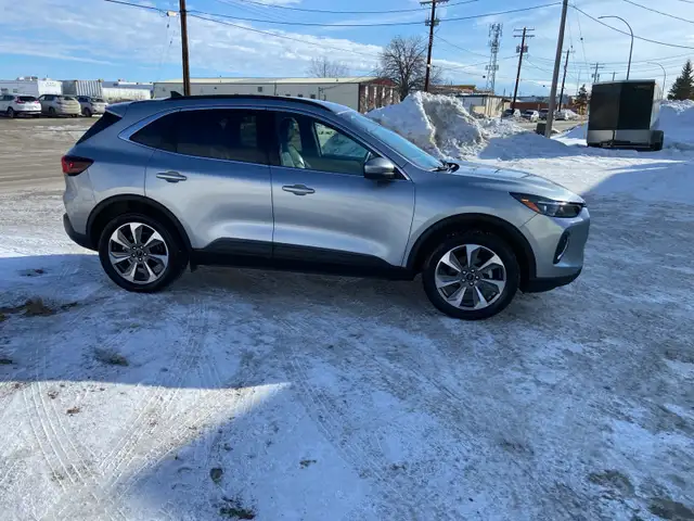 2024 ford  escape platinum AWD low km 35000 - Photo 3