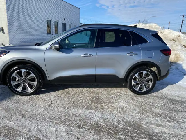 2024 ford  escape platinum AWD low km 35000 - Photo 7