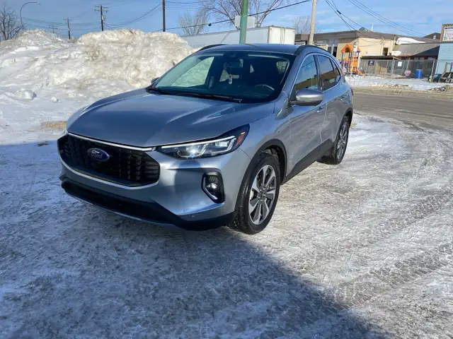 2024 ford  escape platinum AWD low km 35000 - Photo 8