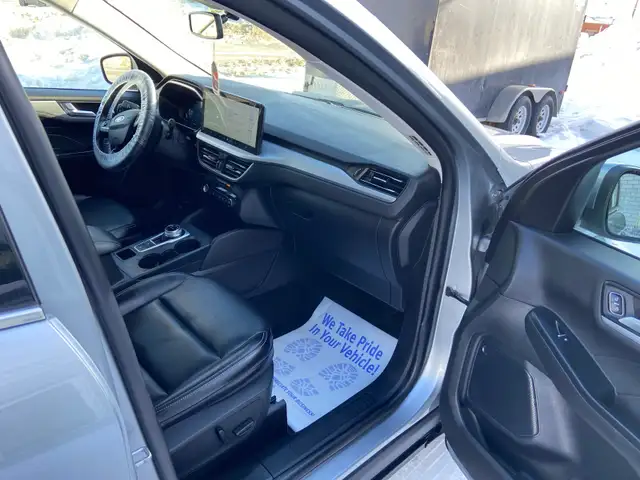 2024 ford  escape platinum AWD low km 35000 - Photo 9