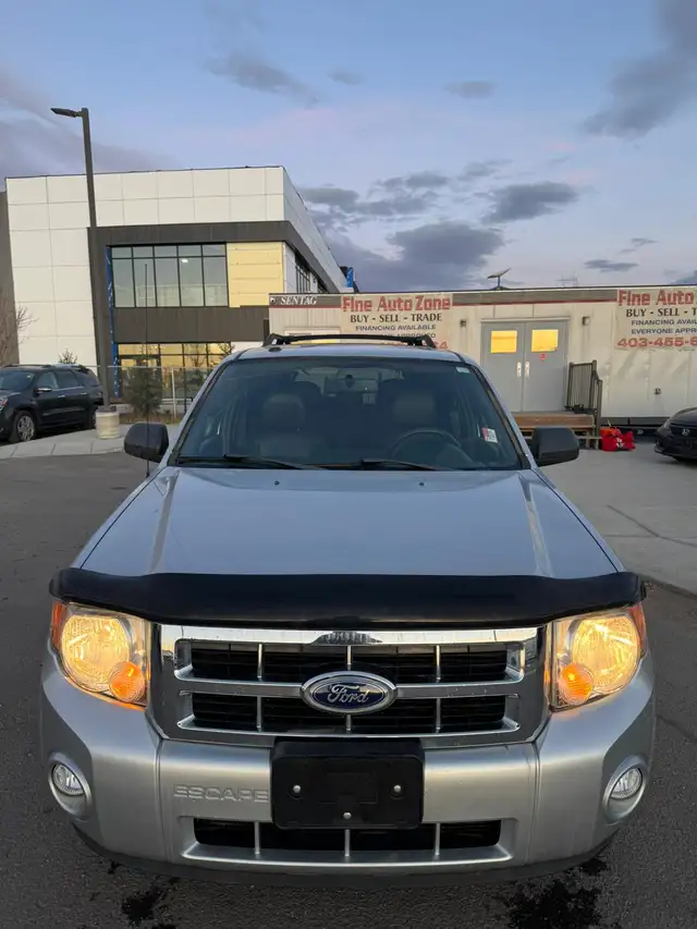 2011 Ford Escape XLT AWD V6 : Low Mileage - Photo 2