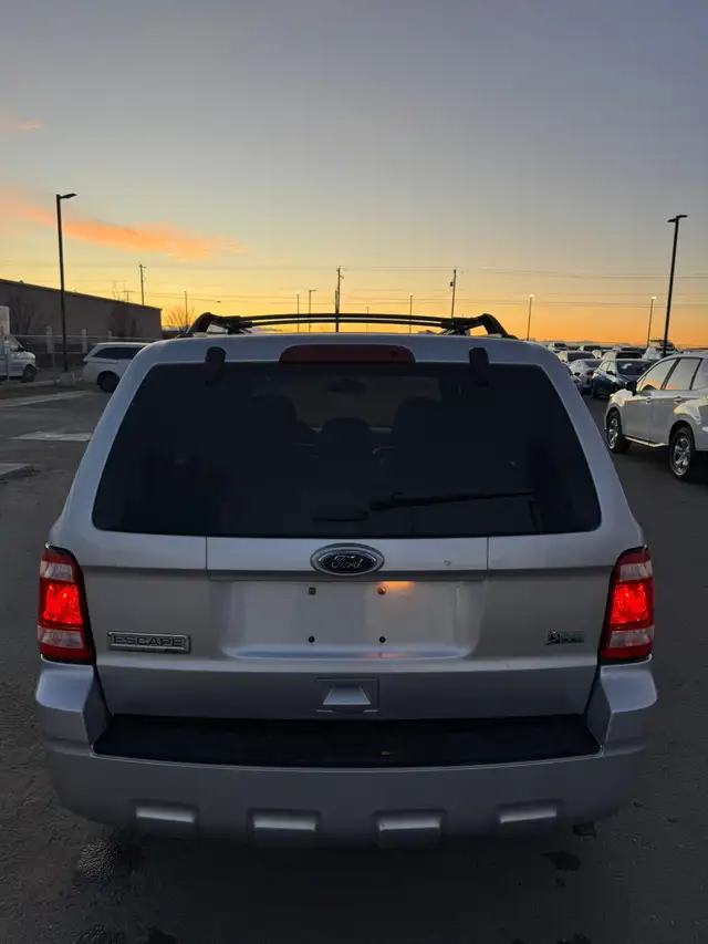 2011 Ford Escape XLT AWD V6 : Low Mileage - Photo 5