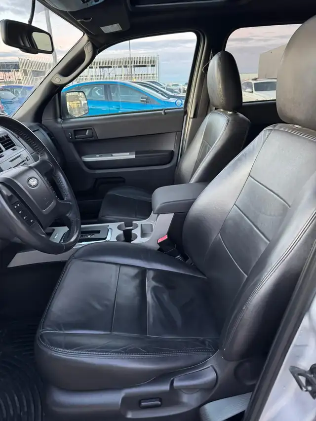 2011 Ford Escape XLT AWD V6 : Low Mileage - Photo 7