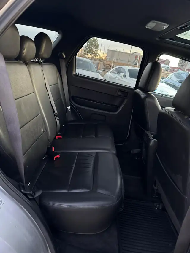 2011 Ford Escape XLT AWD V6 : Low Mileage - Photo 8