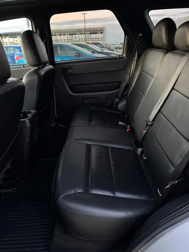 2011 Ford Escape XLT AWD V6 : Low Mileage - Photo 9