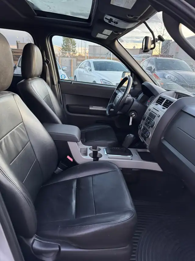 2011 Ford Escape XLT AWD V6 : Low Mileage - Photo 10