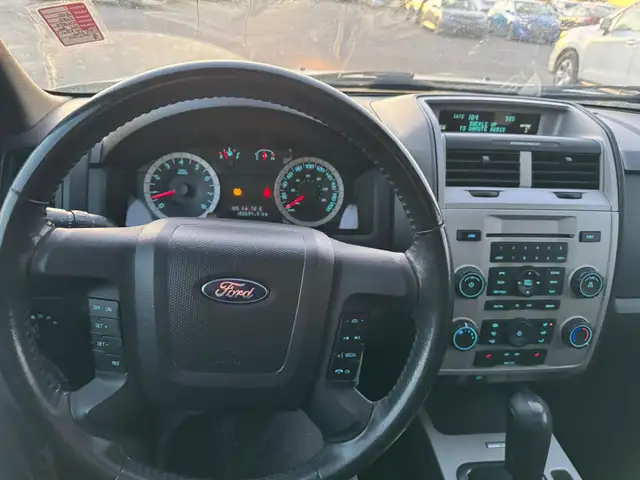 2011 Ford Escape XLT AWD V6 : Low Mileage - Photo 12