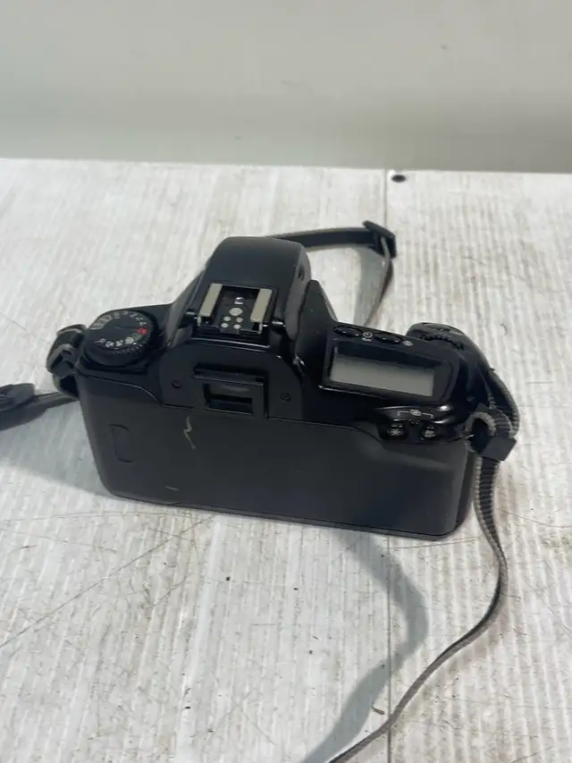 Canon EOS 3000 - Photo 2