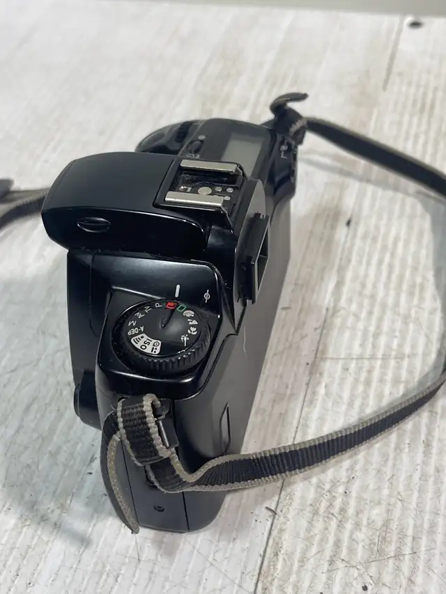 Canon EOS 3000 - Photo 4