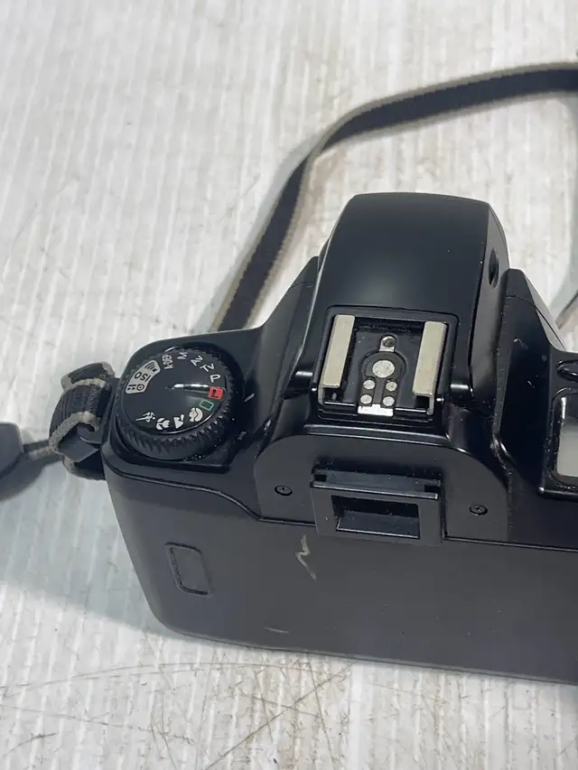 Canon EOS 3000 - Photo 5