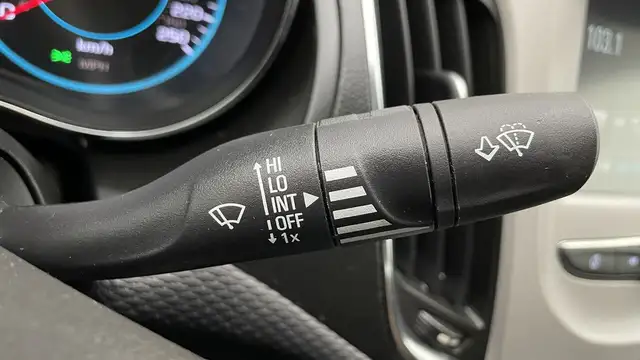 2017 Chevrolet Cruze LS - Apple CarPlay / Android Auto, Backup C - Photo 9