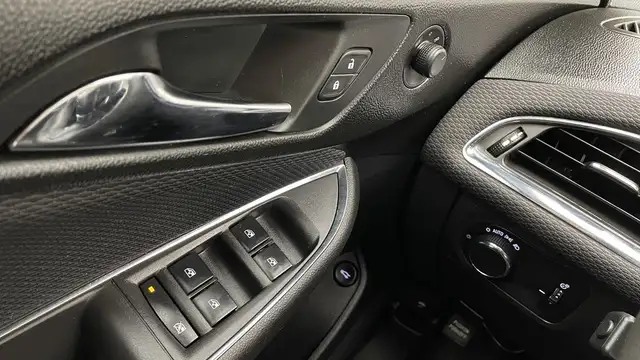 2017 Chevrolet Cruze LS - Apple CarPlay / Android Auto, Backup C - Photo 11