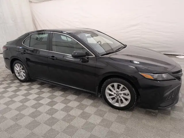 2024 Toyota Camry - Photo 3
