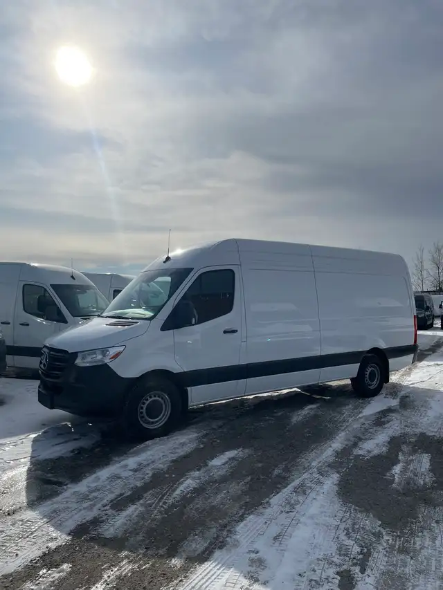 2024 Mercedes-Benz Sprinter - Photo 2