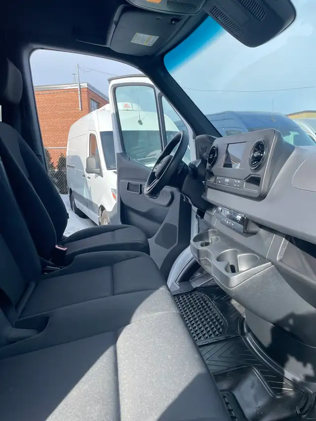 2024 Mercedes-Benz Sprinter - Photo 3