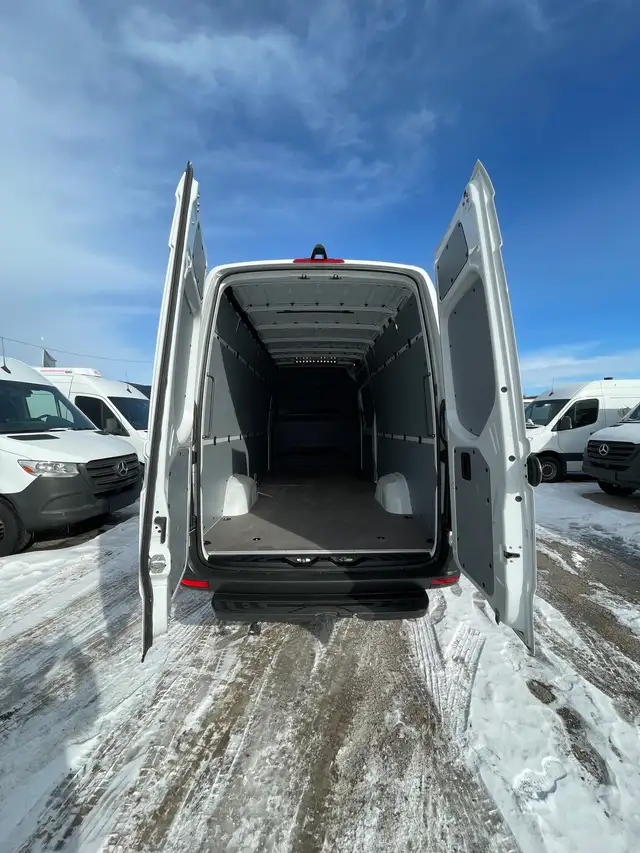2024 Mercedes-Benz Sprinter - Photo 5