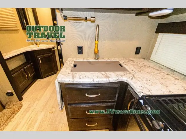 2018 Grand Design Imagine 2500RL - Photo 12