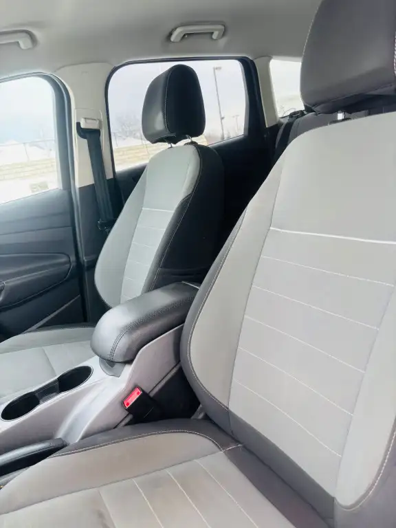 2014 Ford Escape SE 4dr Front-wheel Drive Automatic - Photo 9