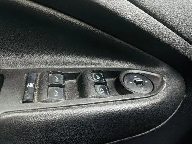 2014 Ford Escape SE 4dr Front-wheel Drive Automatic - Photo 11