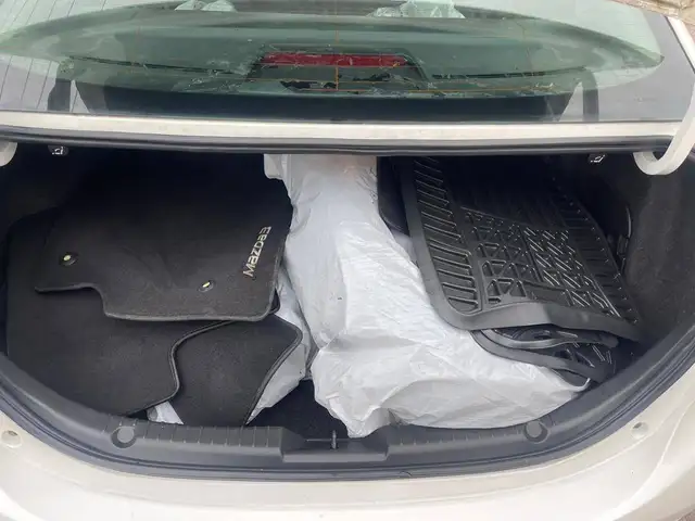 2014 Mazda Mazda3 4dr Sdn Auto GS-SKY Sunroof 2 Sets of Tires an - Photo 10