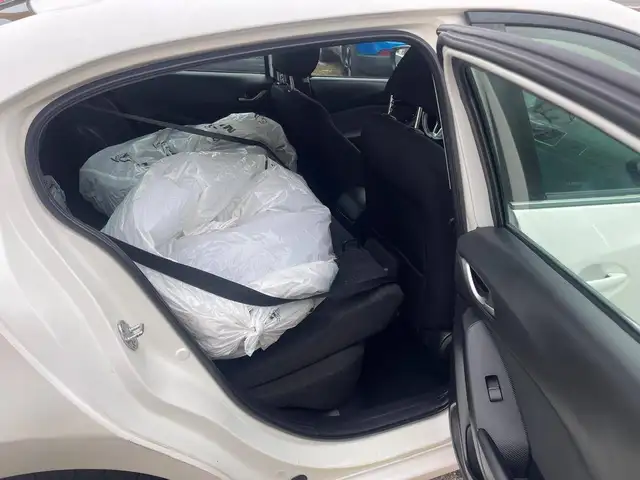 2014 Mazda Mazda3 4dr Sdn Auto GS-SKY Sunroof 2 Sets of Tires an - Photo 11