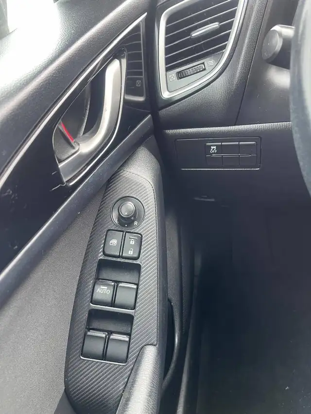 2014 Mazda Mazda3 4dr Sdn Auto GS-SKY Sunroof 2 Sets of Tires an - Photo 27